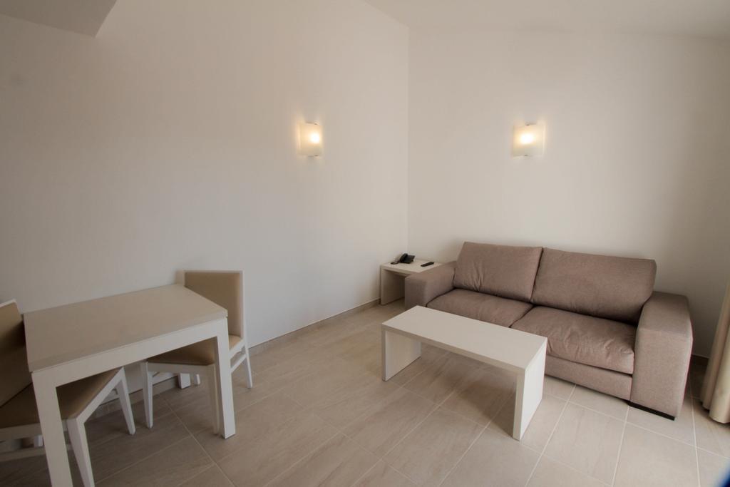 Sagitario Menorca Mar Adults Only Aparthotel Cala'N Bosch  Rum bild